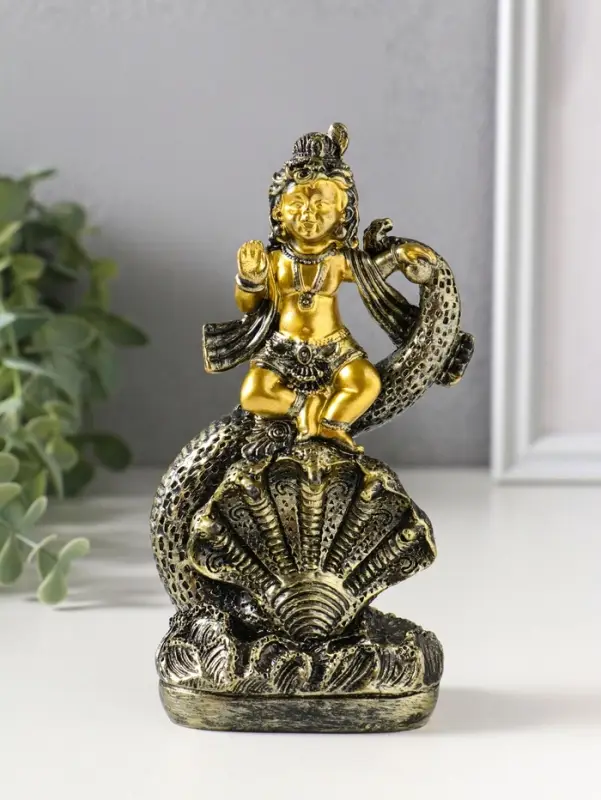 Сувенир полистоун "Богиня Кумари с ракушкой" золотая бронза 4,7х8,2х15,5 см