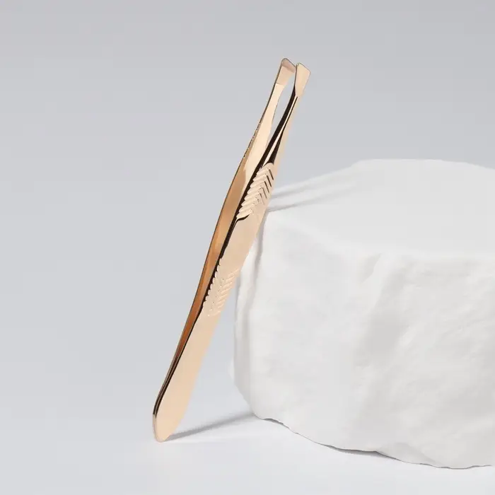 Пинцет скошенный, широкий, 9 см, цвет золотистый