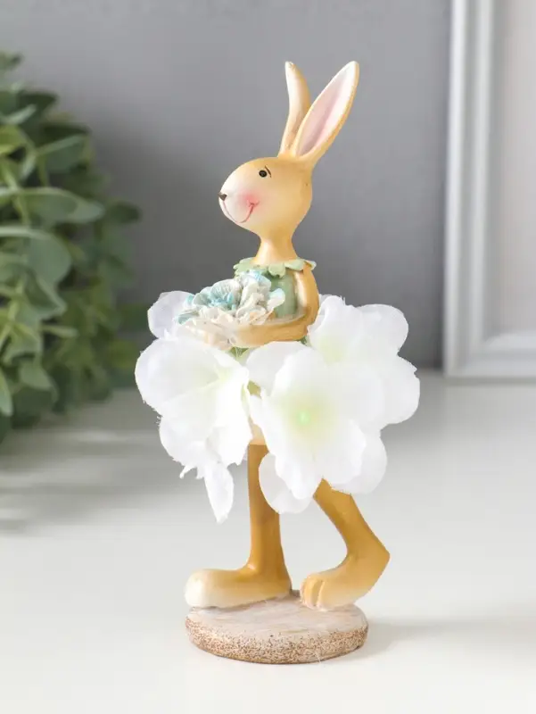 Сувенир полистоун "Зайка в цветочной юбочке, с капустой" 4,8х4,5х15,2 см