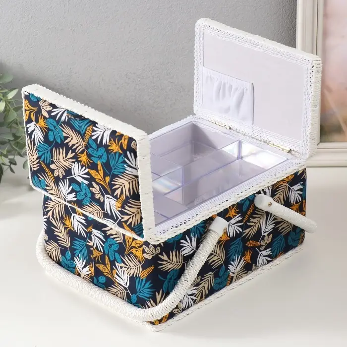 Шкатулка для рукоделия и шитья &laquo;Лесные веточки на синем&raquo;, хранение ниток, иголок, мелочи, 19&times;26&times;14.5 см