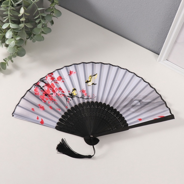 Веер бамбук, текстиль h=21 см  Веер бамбук, текстиль h=21 см "Красная сакура с птичками" белый, с кисточкой