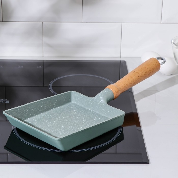 Сковорода «Омлет», 19×15 см, с деревянной ручкой, антипригарное покрытие, индукция Сковорода «Омлет», 19×15 см, с деревянной ручкой, антипригарное покрытие, индукция