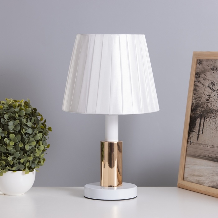 Лампа настольная  Лампа настольная "Лида" 1х40Вт Е27 белый/золото 21х21х36см
