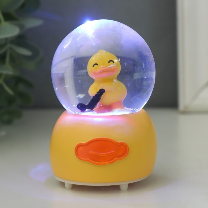 Сувенир полистоун водяной шар свет Сувенир полистоун водяной шар свет "Развлечения утёнка" МИКС 7х5х5 см