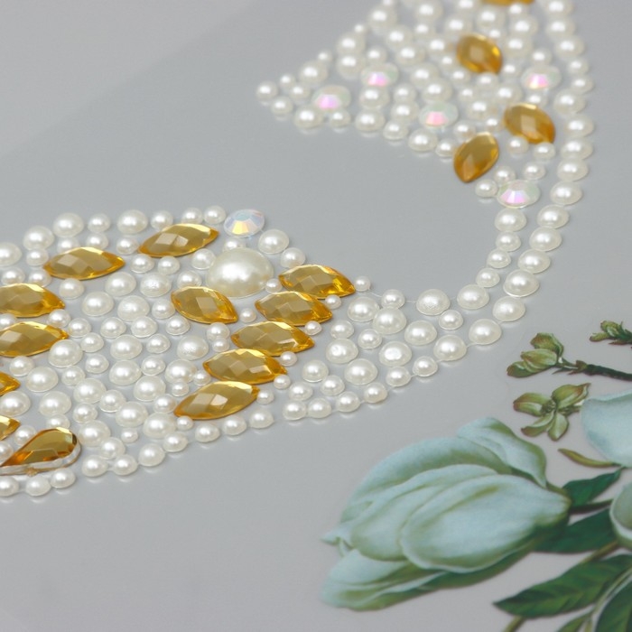 Наклейка пластик стразы Наклейка пластик стразы "Крыло бабочки и белые розы" 16х17 см