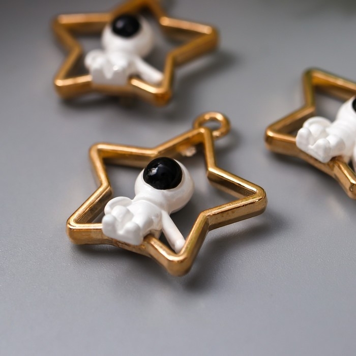 Декор для творчества металл Декор для творчества металл "Космонавт на звезде" эмаль 2,4х2,2 см