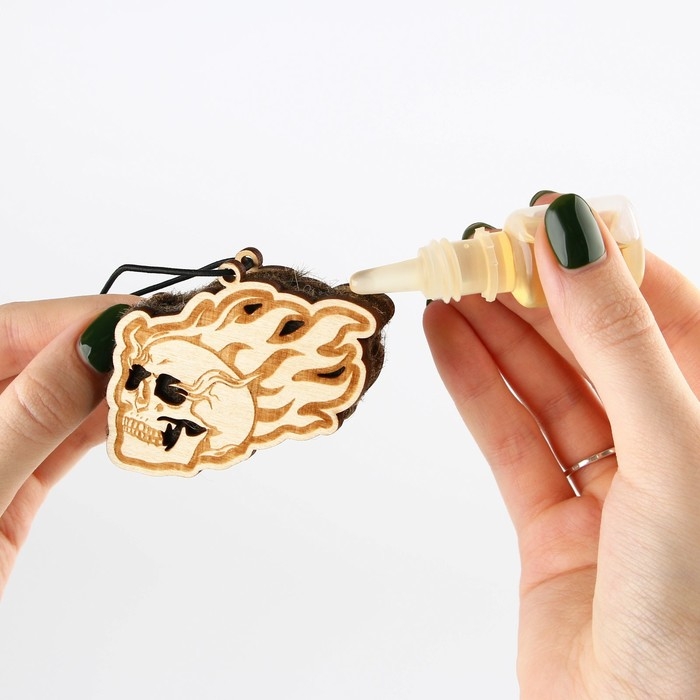 Набор «Отвлекись от суеты», подвеска деревянная с пропиткой и ароматизатор, 10 мл Набор «Отвлекись от суеты», подвеска деревянная с пропиткой и ароматизатор, 10 мл