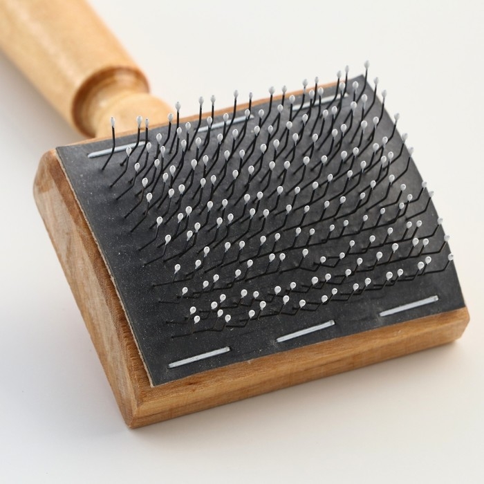 Щётка - пуходёрка деревянная с каплями, основание 60 х 50 мм Щётка - пуходёрка деревянная с каплями, основание 60 х 50 мм