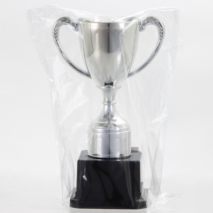 Кубок 113, наградная фигура, серебро, подставка пластик, 17,7 x 10,5 x 7,5 cм. Кубок 113, наградная фигура, серебро, подставка пластик, 17,7 x 10,5 x 7,5 cм.