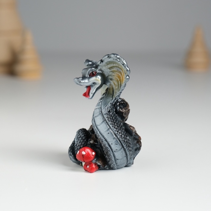 Сувенир полистоун Сувенир полистоун "Змейка тёмная с мухоморами" МИКС 4,3х3,5х6 см