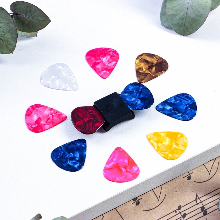 Набор медиаторов: держатель на гриф гитары + 10 медиаторов Music Life, 0,71мм, микс Набор медиаторов: держатель на гриф гитары + 10 медиаторов Music Life, 0,71мм, микс