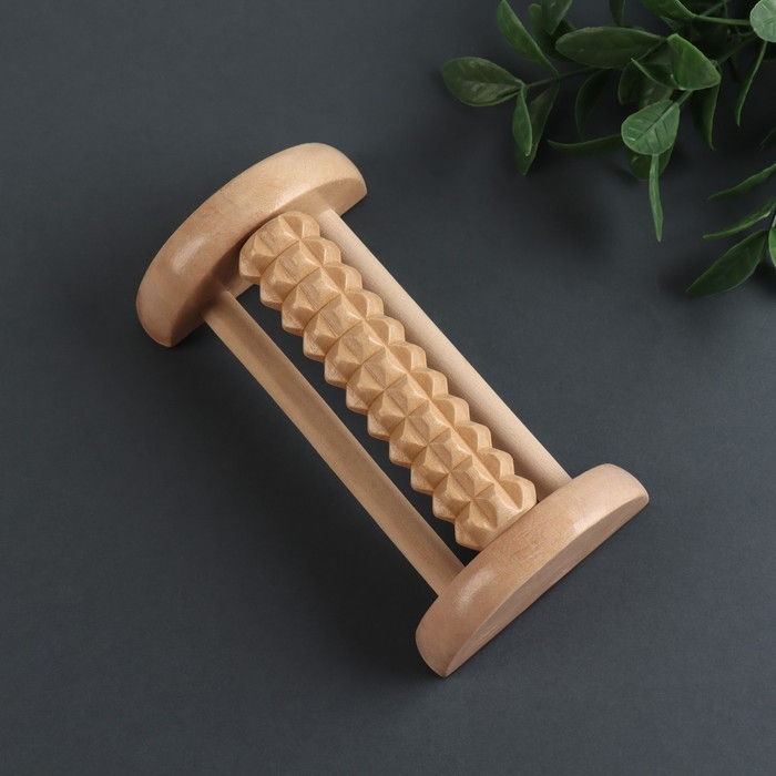 Массажёр для ног с шипами, деревянный, роликовый, 1 ряд, 14,5 × 7,8 × 4,5 см Массажёр для ног с шипами, деревянный, роликовый, 1 ряд, 14,5 × 7,8 × 4,5 см