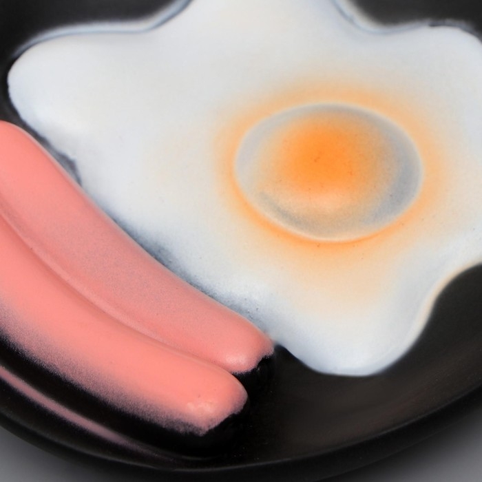 Игрушка пищащая Игрушка пищащая "Завтрак" для собак, 13,5 см, на чёрной тарелке