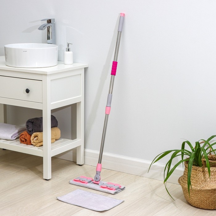 Швабра для мытья пола плоская Доляна, насадка из микрофибры 40×12 см, телескопическая стальная ручка 74-109 см, цвет МИКС Швабра для мытья пола плоская Доляна, насадка из микрофибры 40×12 см, телескопическая стальная ручка 74-109 см, цвет МИКС