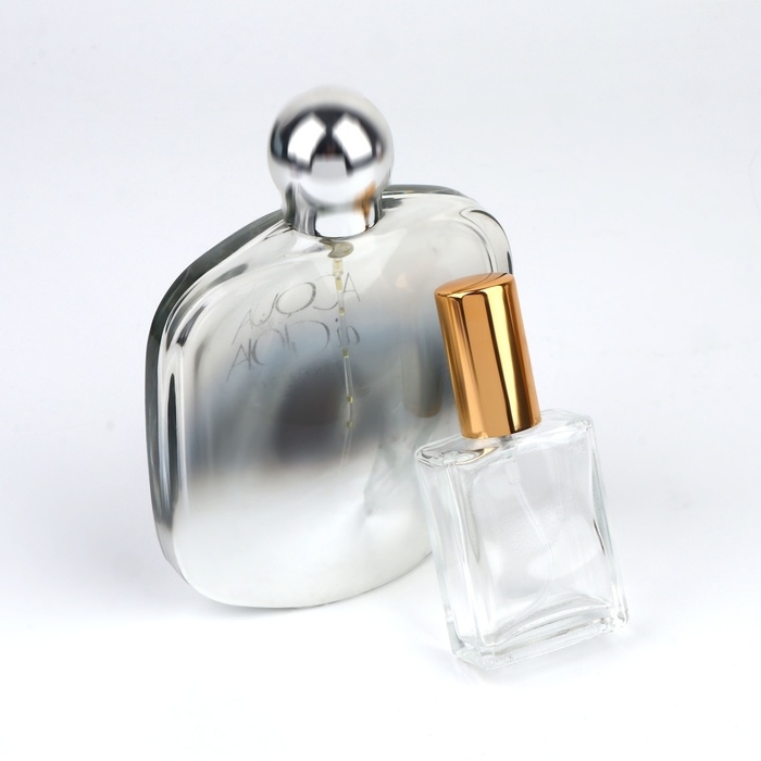 Флакон для парфюма, с распылителем, 15 мл, цвет золотистый Флакон для парфюма, с распылителем, 15 мл, цвет золотистый