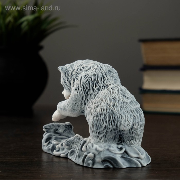 Сувенир Сувенир "Медведь ловит рыбу №1" 11см