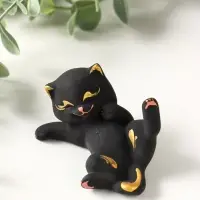 Фигурка керамика &laquo;Котик с лапкой&raquo;, 7 см, чёрный