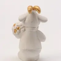 Фигурка декоративная &laquo;Баран с букетом&raquo;, 9&times;5&times;4 см, белая