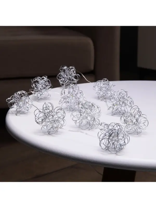 Гирлянда &laquo;Нить&raquo; роса 5 см с насадками &laquo;Снежки&raquo;, IP20, серебристая нить, 10 LED, от батареек АА&times;2, свечение тёплое белое