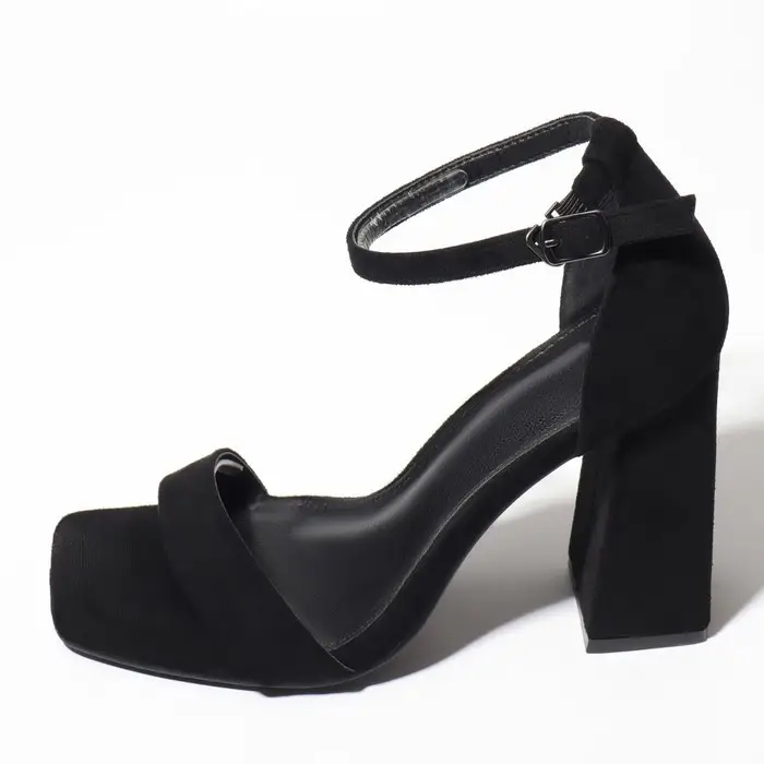 Полоски под ремешки, на клеевой основе, набор - 4 шт., силиконовые, 9.5×0.7 см., прозрачные Полоски под ремешки, на клеевой основе, набор - 4 шт., силиконовые, 9.5×0.7 см., прозрачные