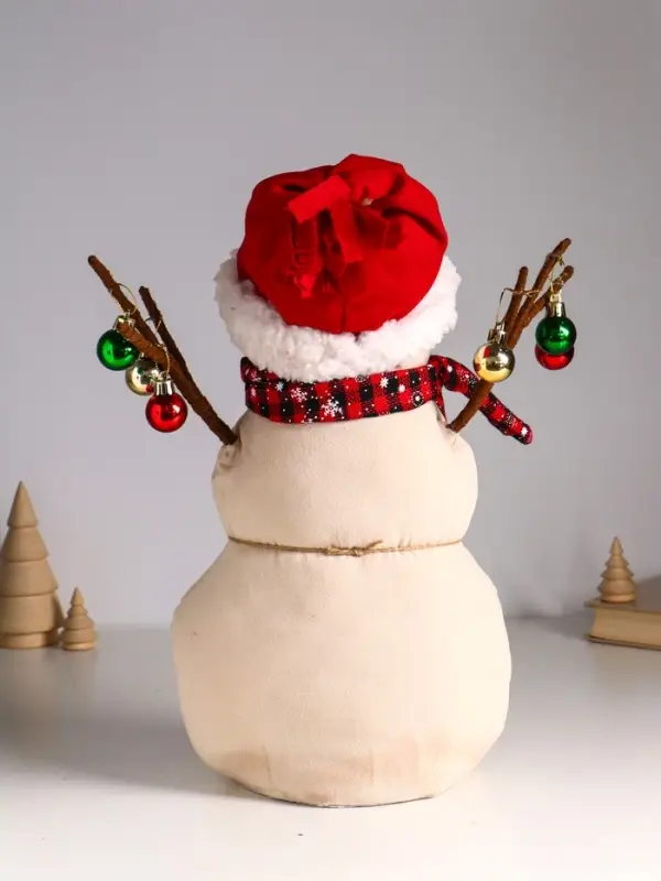 Кукла интерьерная Кукла интерьерная "Снеговичок с ёлочными шариками и сердечком" 38х14х40 см