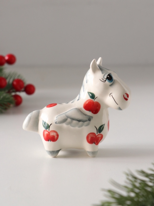 Статуэтка фарфоровая Статуэтка фарфоровая "Лошадь Пегас" /красное яблоко/, 8 см