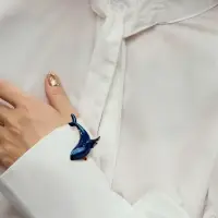 Брошь &laquo;Кит&raquo;, синяя в золоте