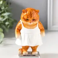 Сувенир полистоун лак "Кошка в белом сарафане стоит на весах" 7,5х7,2х12,5 см