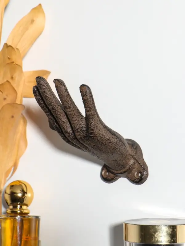 Крючки настенные &laquo;Рука - приветствие&raquo;, ключница декоративная, чугун, 11&times;7.2&times;8.5 см