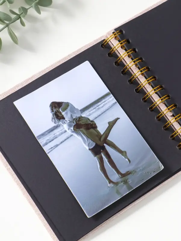 Фотоальбом 20 листов на спирали "Фотоаппарат. Беж" текстиль, чёрный картон 17,5х17,5 см