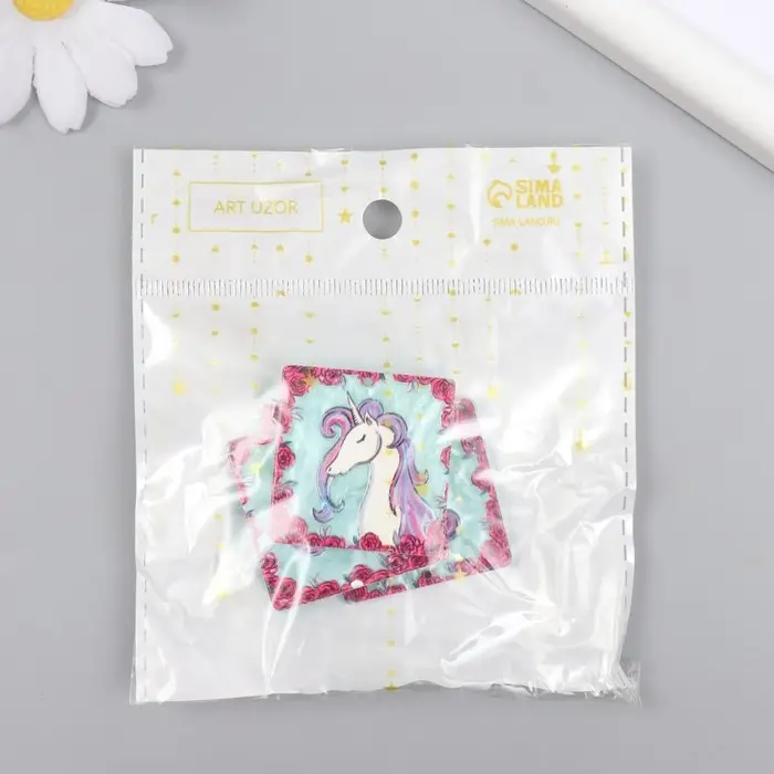 Декор для творчества акрил "Единорог в розах" 0,2х3,5х3,5 см