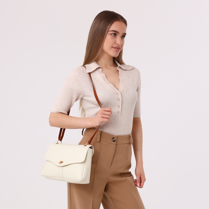 Сумка-мессенджер на клапане, цвет белый Сумка-мессенджер на клапане, цвет белый