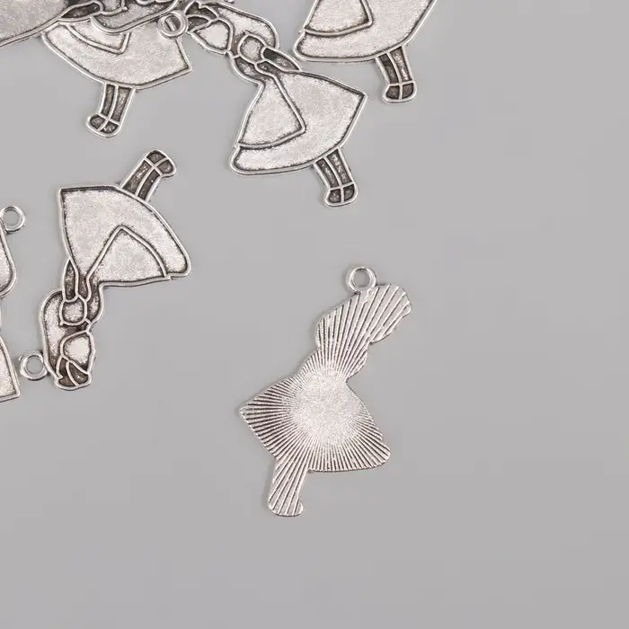 Металлический элемент, декоративная подвеска «Арт Узор. Алиса», серебро, 3.2×2 см Металлический элемент, декоративная подвеска «Арт Узор. Алиса», серебро, 3.2×2 см