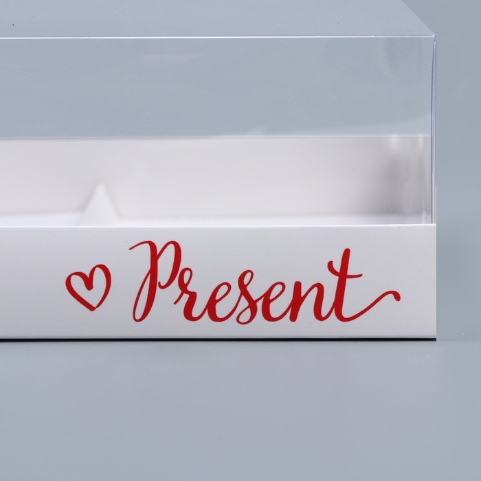 Коробка кондитерская для муссовых пирожных «Present», 17.8 х 17.8 х 6.5 см Коробка кондитерская для муссовых пирожных «Present», 17.8 х 17.8 х 6.5 см