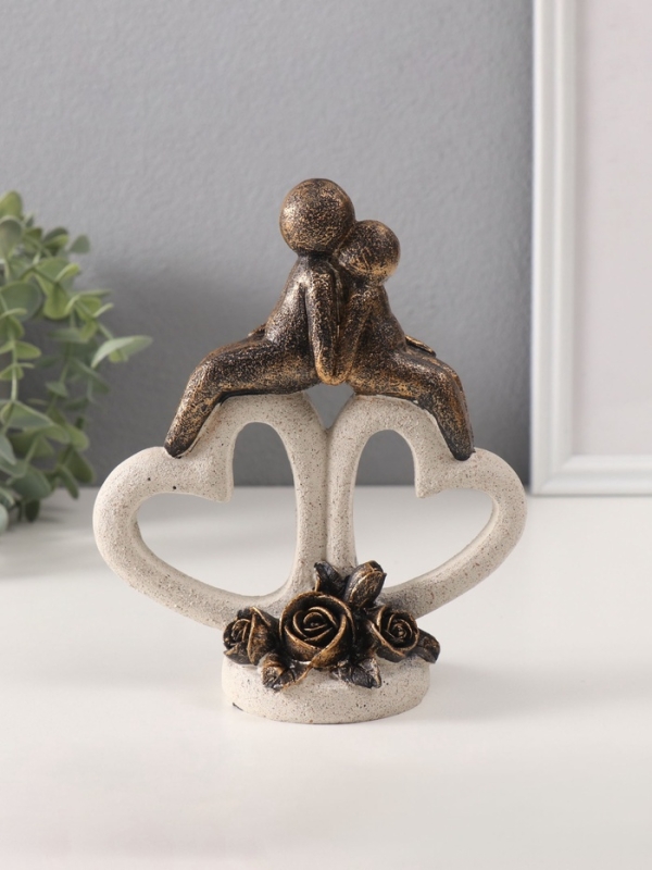 Сувенир полистоун  Сувенир полистоун "Пара на каменных сердцах с розами" под бронзу 7,5х15,3х18 см