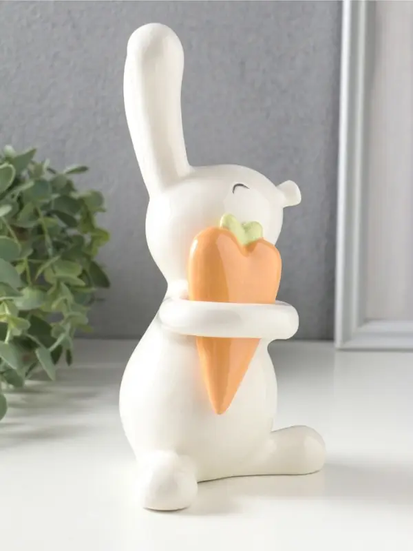 Сувенир керамика "Белый зайчик с морковкой-сердцем" 10,8х9,6х19,3 см