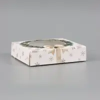 Коробка для 9 конфет &laquo;Венок на белом&raquo;, 14.7&times;14.7&times;3.5 см