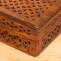 Шкатулка резная "Холи" 18х13х6 см, дерево шишам Шкатулка резная "Холи" 18х13х6 см, дерево шишам