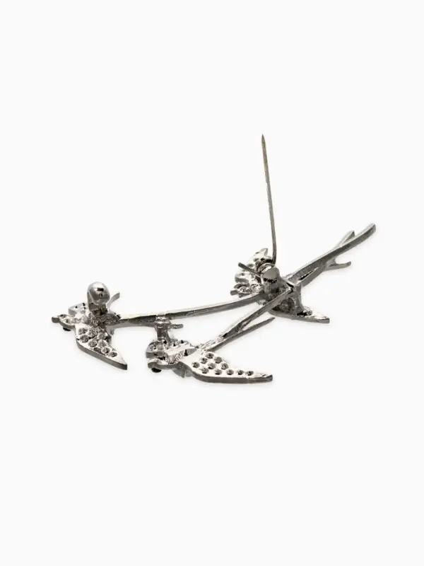 Брошь "Ласточки трио", цвет белый в серебре