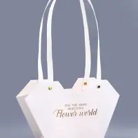 Сумка для цветов тиснение белая, &laquo;Самой прекрасной&raquo;, влагостойкая, 23&times;15&times;9 см