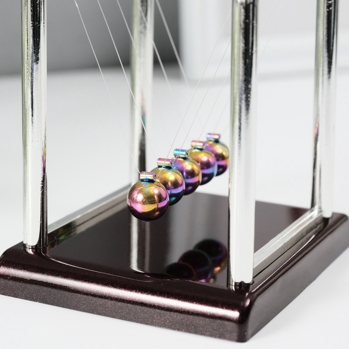 Маятник пластик "Шары Ньютона" бензиновый цвет шаров 9,5х7,5х9 см