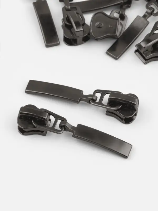 Бегунок для молнии «Трактор», №5, цвет чёрный никель Бегунок для молнии «Трактор», №5, цвет чёрный никель