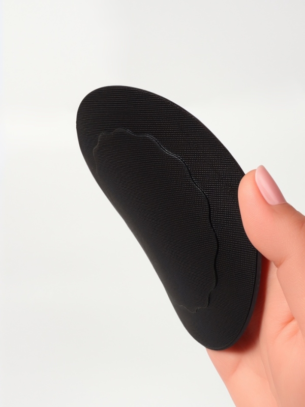 Варежка для пилинга, с держателем, d = 12 см, цвет чёрный Варежка для пилинга, с держателем, d = 12 см, цвет чёрный