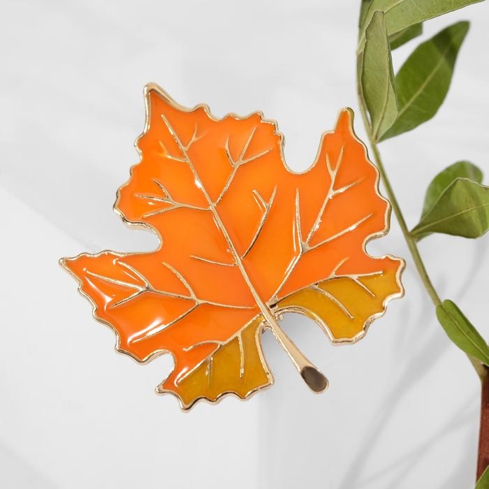Брошь «Лист кленовый» резной, цвет оранжевый в золоте Брошь «Лист кленовый» резной, цвет оранжевый в золоте
