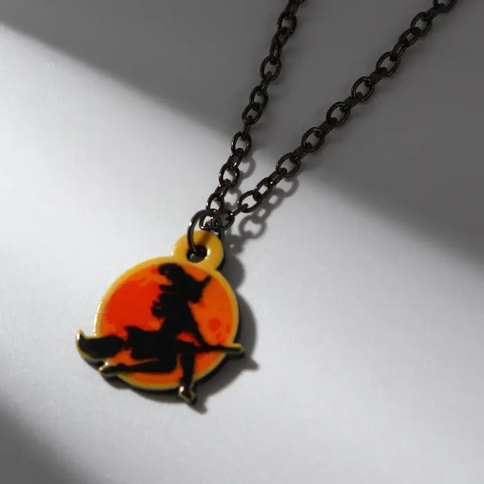 Подвеска на цепочке на Хэллоуин Bad girl Подвеска на цепочке на Хэллоуин Bad girl