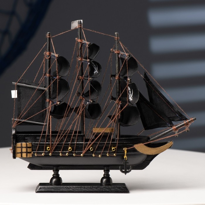 Корабль Корабль "Веселый Роджер", черные паруса, 24×6×22 см