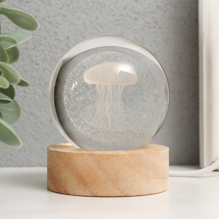 Сувенир стекло подсветка  Сувенир стекло подсветка "Медуза" d=6 см подставка дерево, USB 6,5х6,5х7,5 см