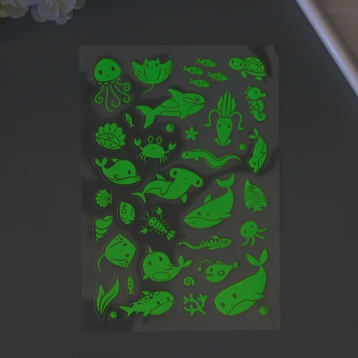 Наклейка пластик фосфорная Наклейка пластик фосфорная "Морские жители" МИКС 27х15,5 см