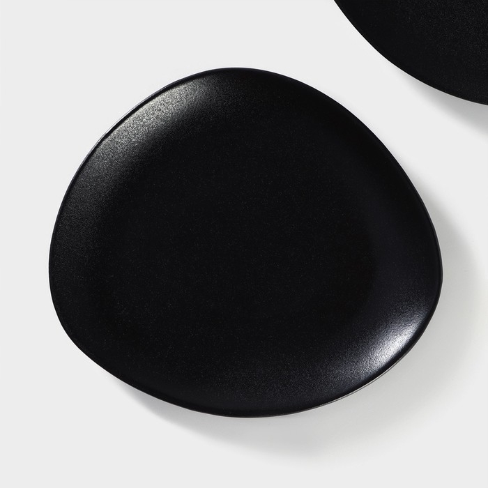 Набор тарелок фарфоровых Magistro Carbon, 21×18,5см, цвет чёрный Набор тарелок фарфоровых Magistro Carbon, 21×18,5см, цвет чёрный