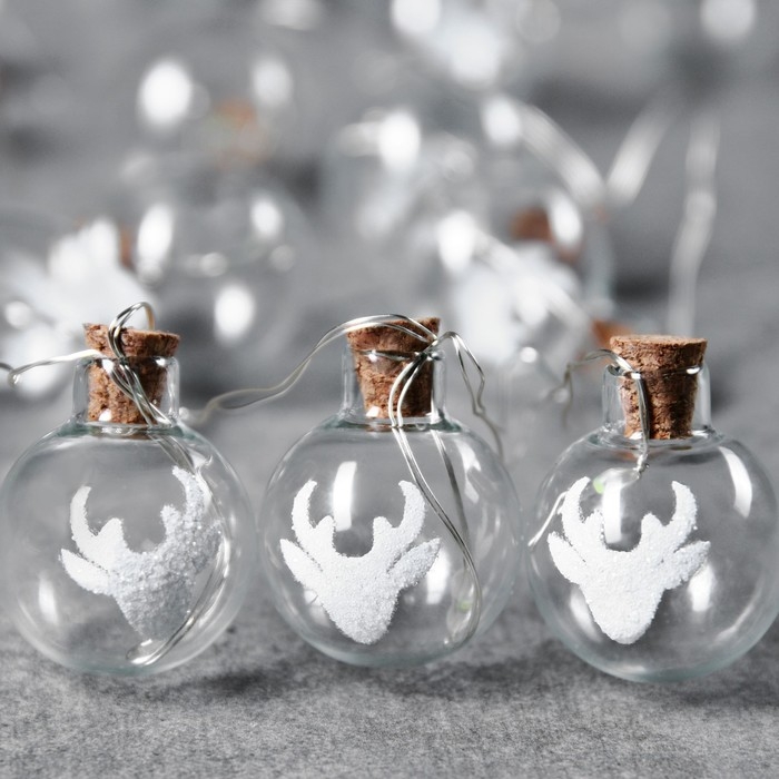 Гирлянда «Нить» 1.6 м с насадками «Шарики с оленем», IP20, серебристая нить, 15 LED, батарейки ААх2 (нет в комплекте), свечение белое Гирлянда «Нить» 1.6 м с насадками «Шарики с оленем», IP20, серебристая нить, 15 LED, батарейки ААх2 (нет в комплекте), свечение белое